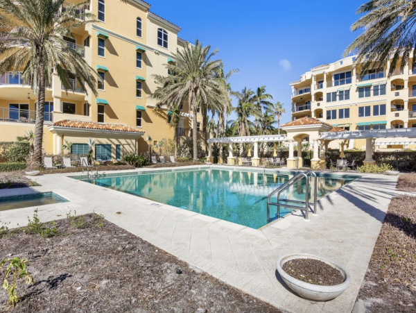 Ultra Posh South end Condo with Private Pool and Spa